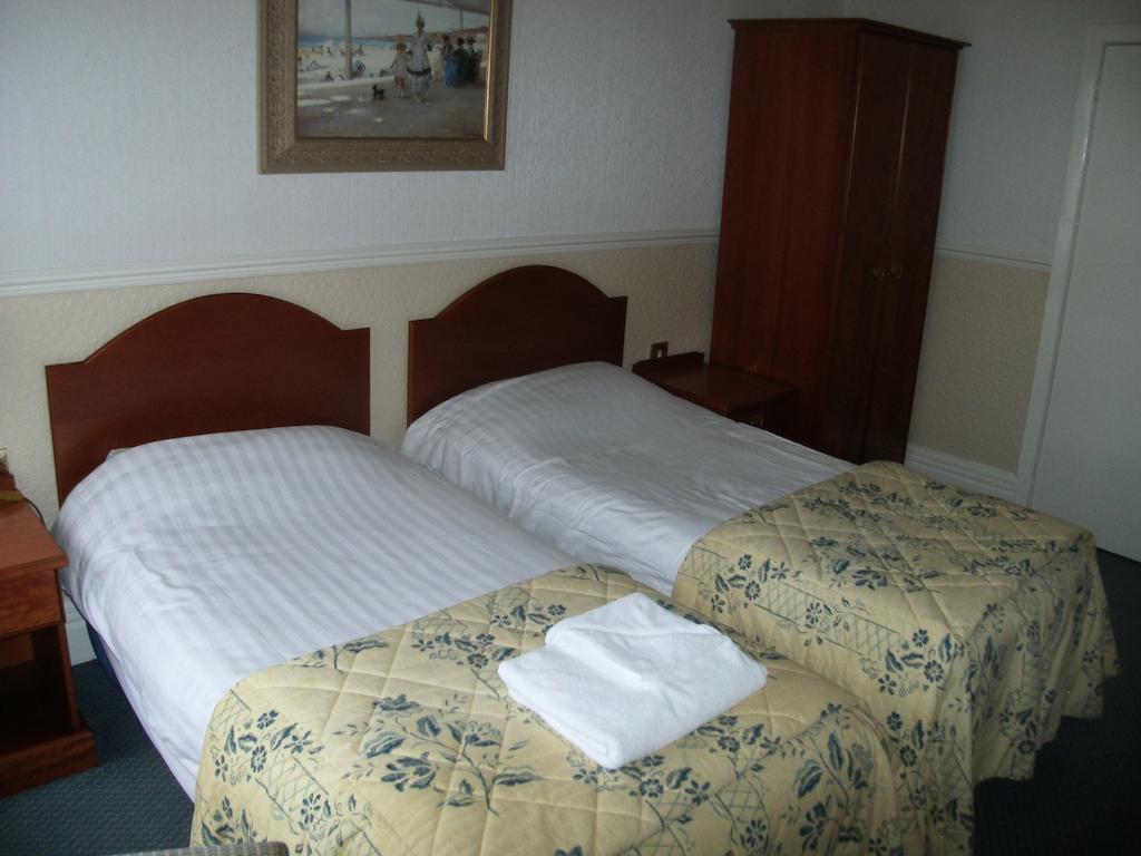 Clarkes Hotel Barrow In Furness Phòng bức ảnh